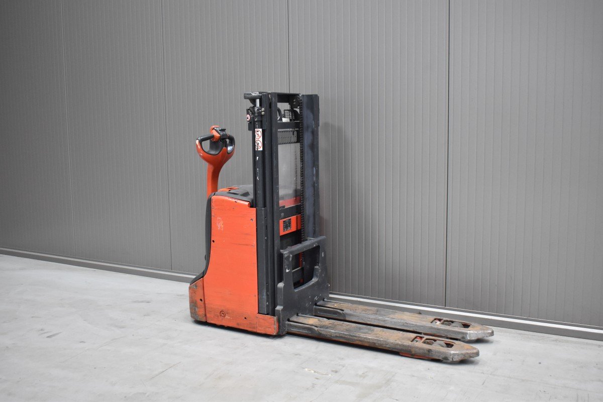 Gabelstapler Gebraucht kaufen – Linde D 08 mit Elektro in Österreich