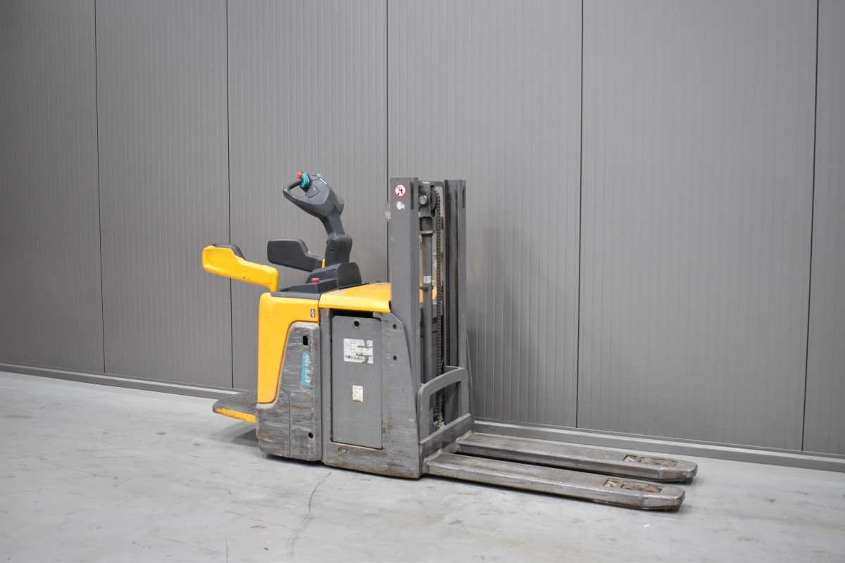 Gabelstapler Gebraucht kaufen – Jungheinrich ERD 220 mit Elektro in Österreich