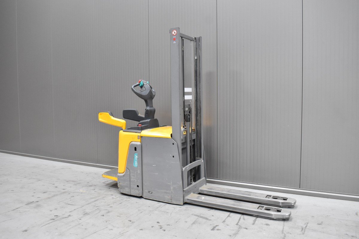 Gabelstapler Gebraucht kaufen – Jungheinrich ERD 220 mit Elektro in Deutschland