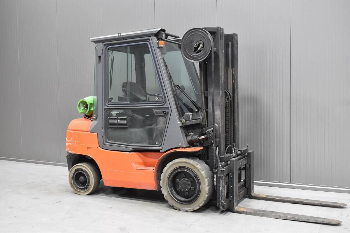 Gabelstapler Gebraucht kaufen – Toyota 02-7FGF30 mit Gas in Deutschland