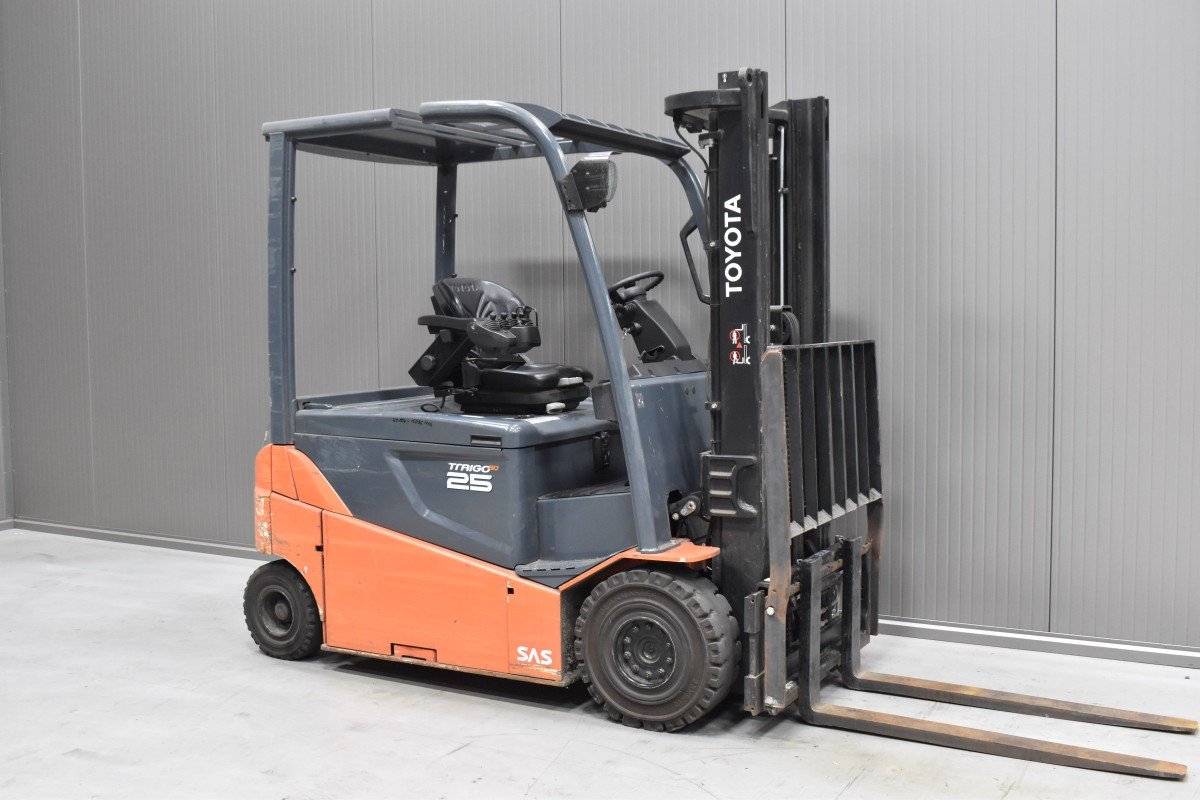 Gabelstapler Gebraucht kaufen – Toyota 8FBMT25 mit Elektro in Österreich