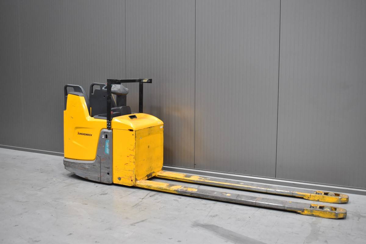 Gabelstapler Gebraucht kaufen – Jungheinrich ERE 225 mit Elektro in Deutschland