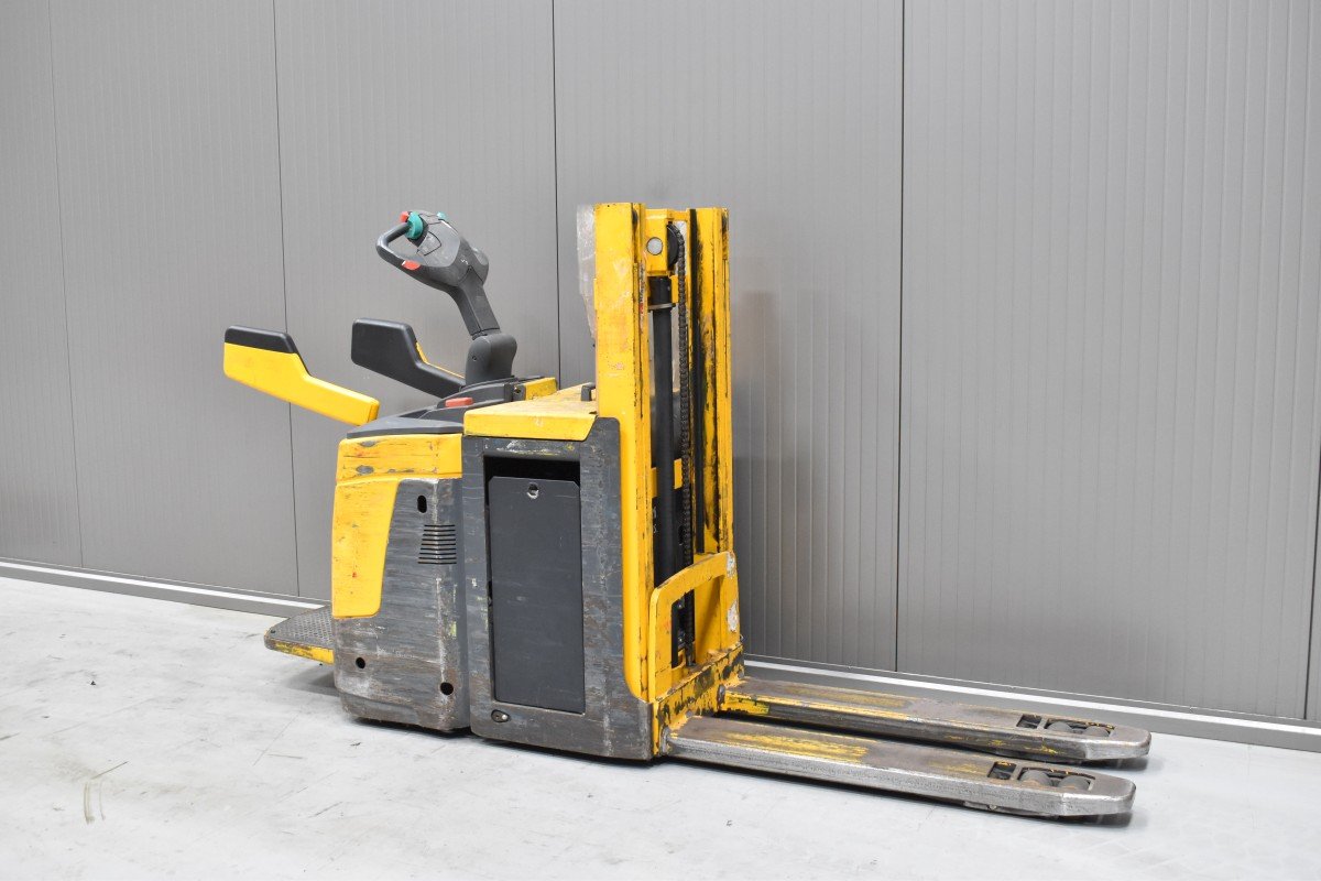 Gabelstapler Gebraucht kaufen – Jungheinrich ERD 220 KLPF mit Elektro in Österreich