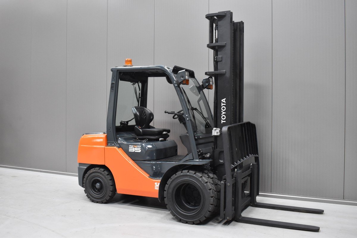 Gabelstapler Gebraucht kaufen – Toyota 02-8FDJF35 mit Diesel in Österreich