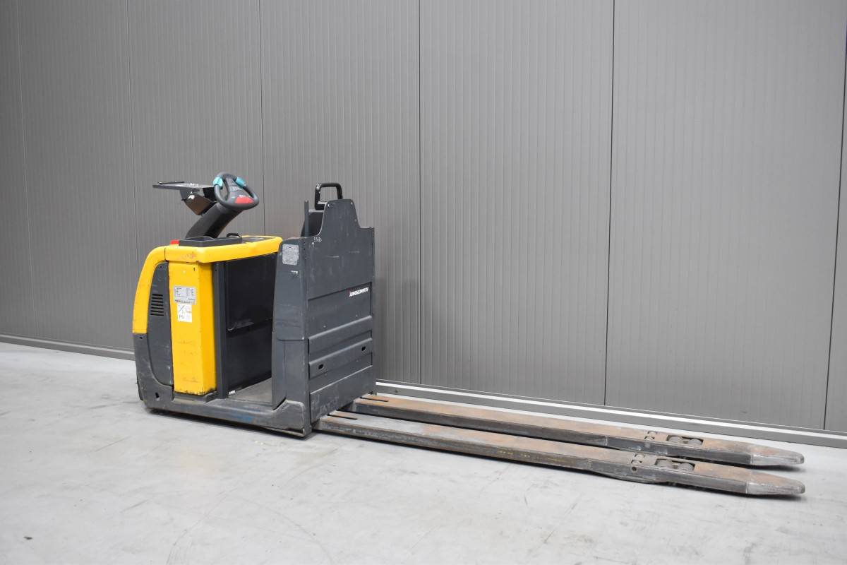 Gabelstapler Gebraucht kaufen – Jungheinrich ECE 225 mit Elektro in Deutschland