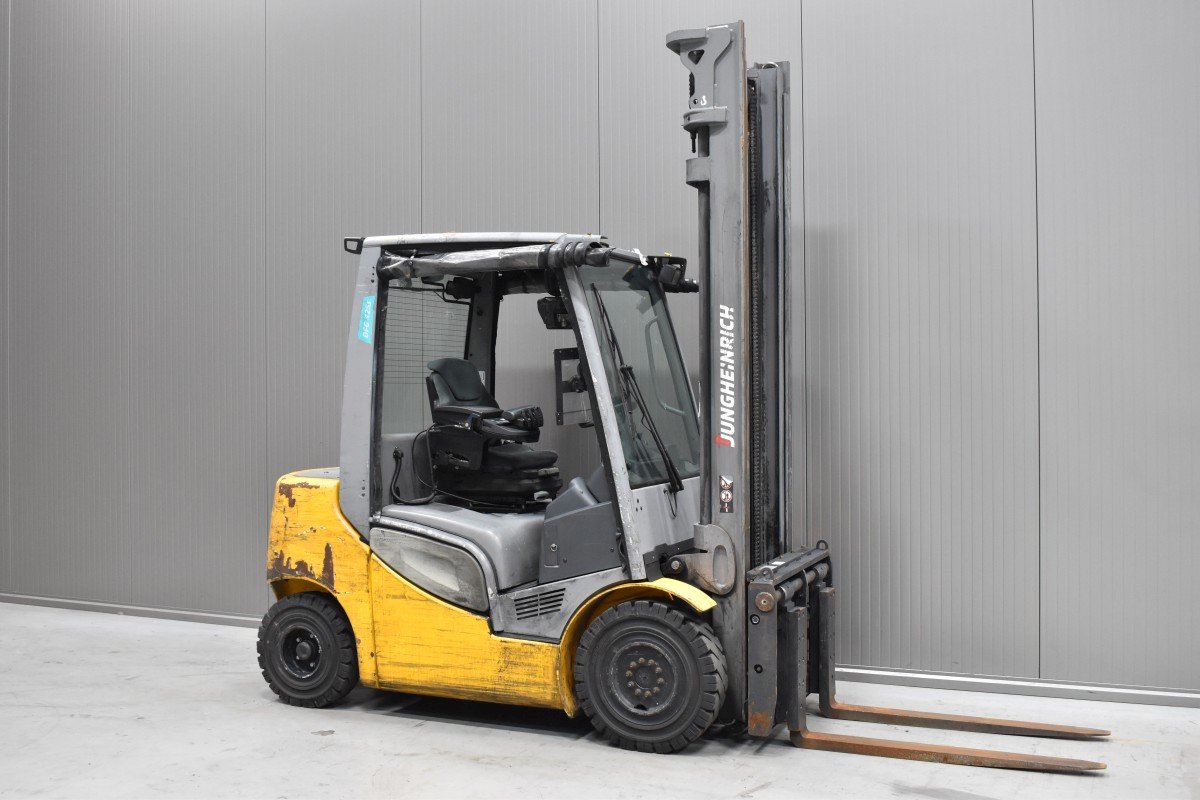 Gabelstapler Gebraucht kaufen – Jungheinrich DFG 425 s mit Diesel in Österreich