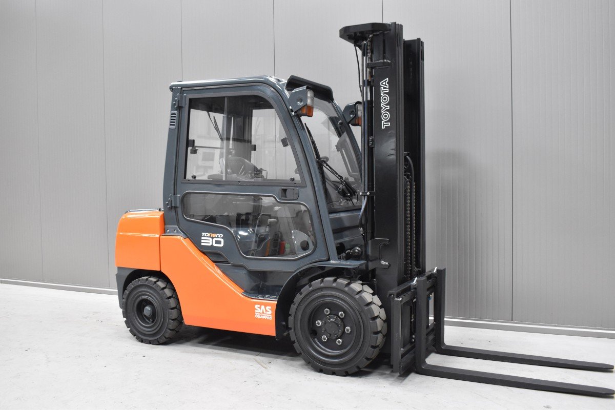 Gabelstapler Gebraucht kaufen – Toyota 06-8FD30F mit Diesel in Österreich