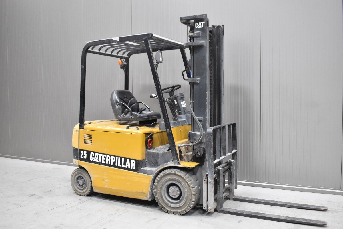 Caterpillar EP 25 K-PAC Gebrauchtstapler Kaufen