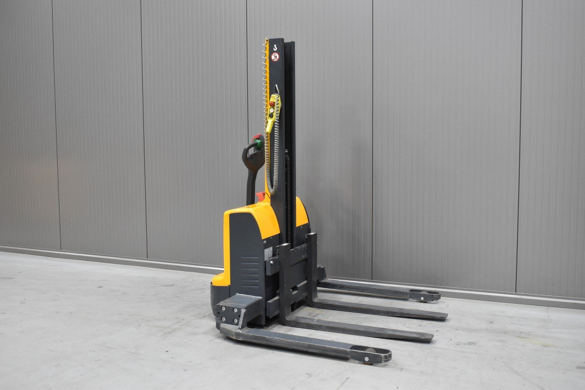 Gabelstapler Gebraucht kaufen – Jungheinrich EMC B10 mit Elektro in Österreich