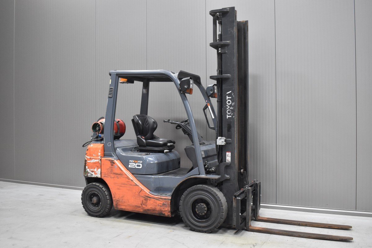 Gabelstapler Gebraucht kaufen – Toyota 02-8FGF20 mit Gas in Österreich