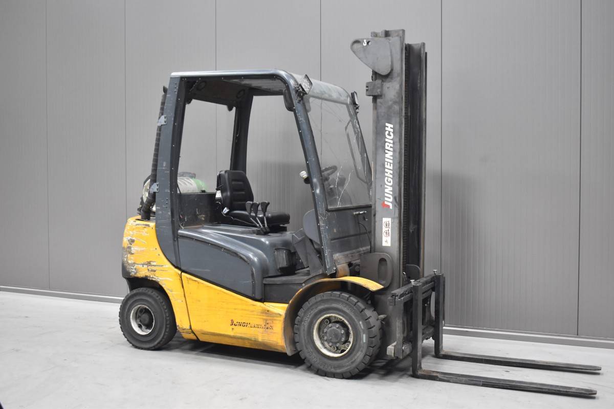 Gabelstapler Gebraucht kaufen – Jungheinrich TFG 425 mit Gas in Deutschland
