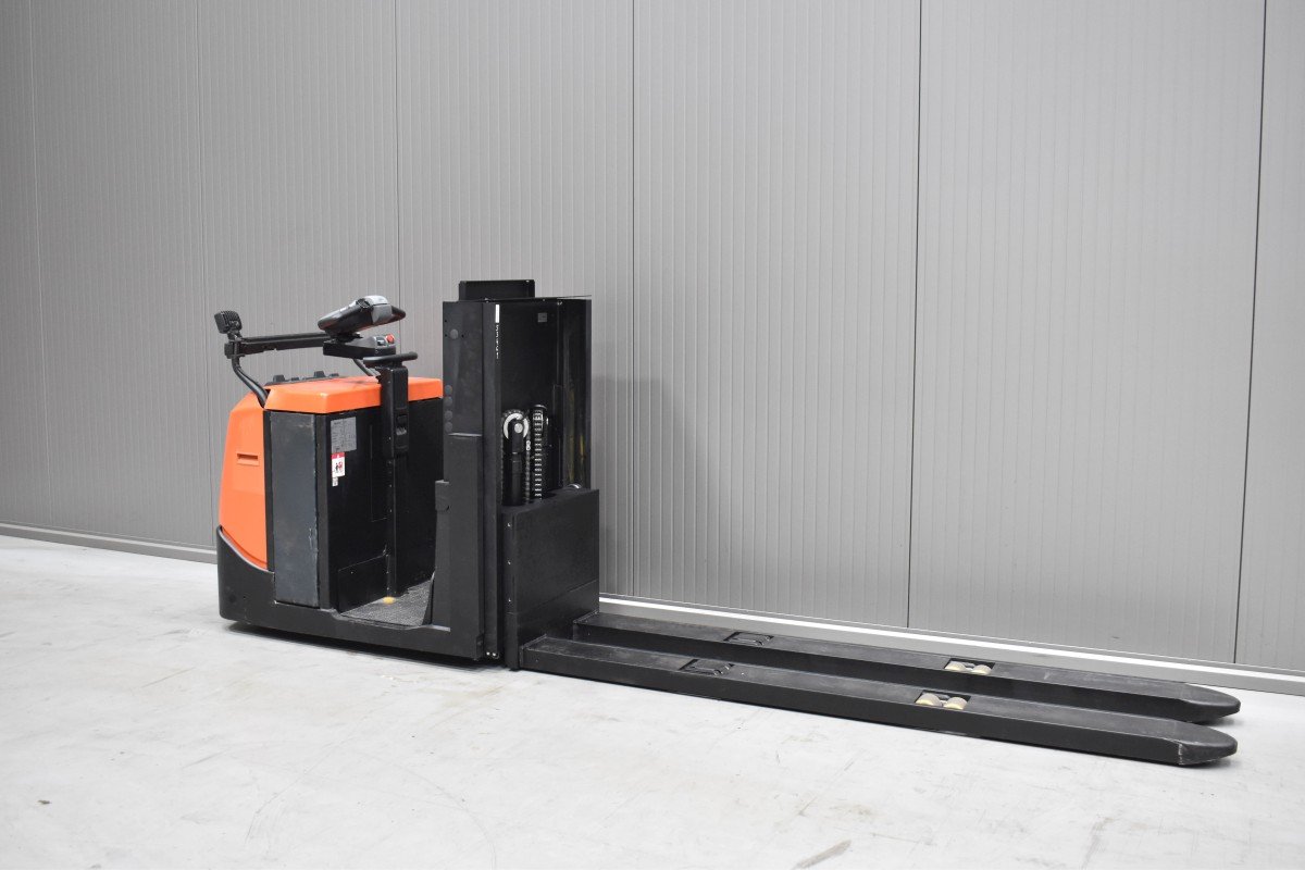 Gabelstapler Gebraucht kaufen – Toyota OSE 180 XP mit Elektro in Österreich