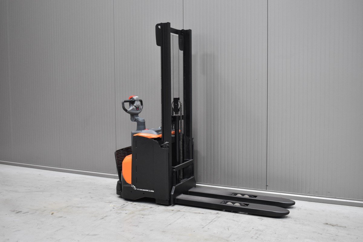 Gabelstapler Gebraucht kaufen – Toyota SWE 120 mit Elektro in Österreich