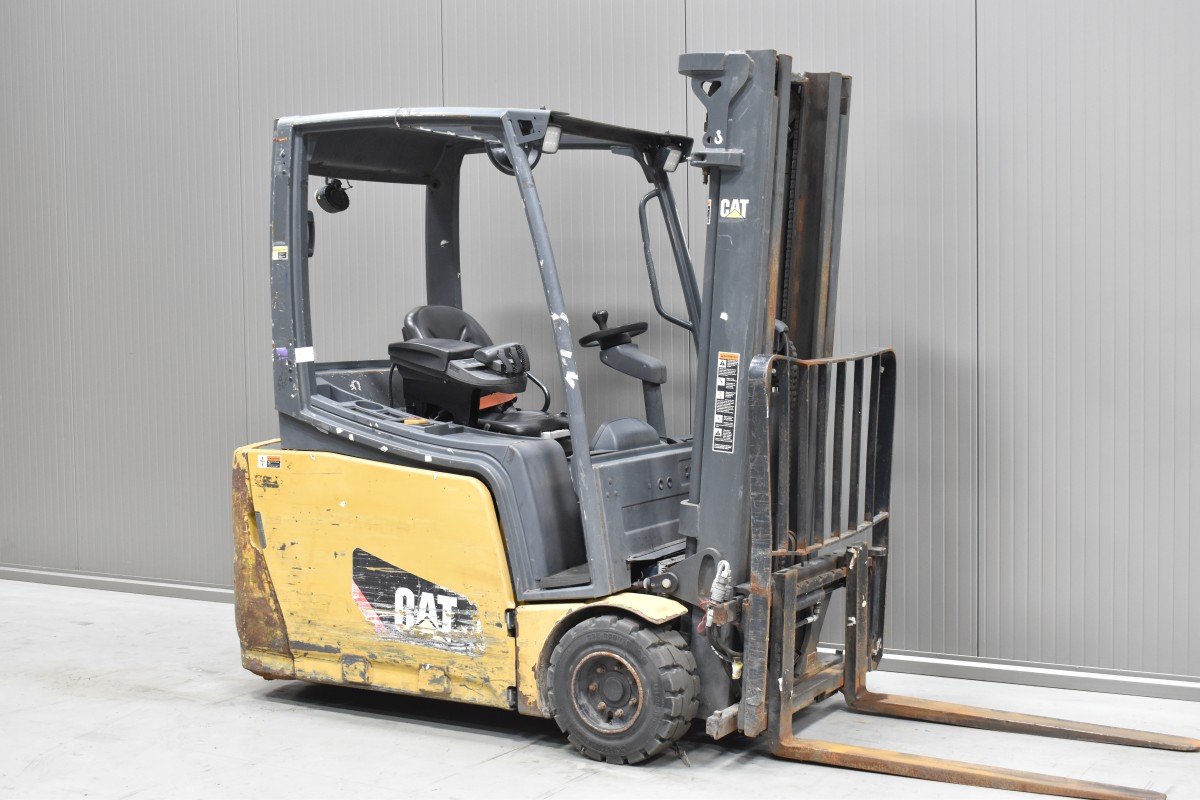 Gabelstapler Gebraucht kaufen – Caterpillar 2ET3500 mit Elektro in Österreich