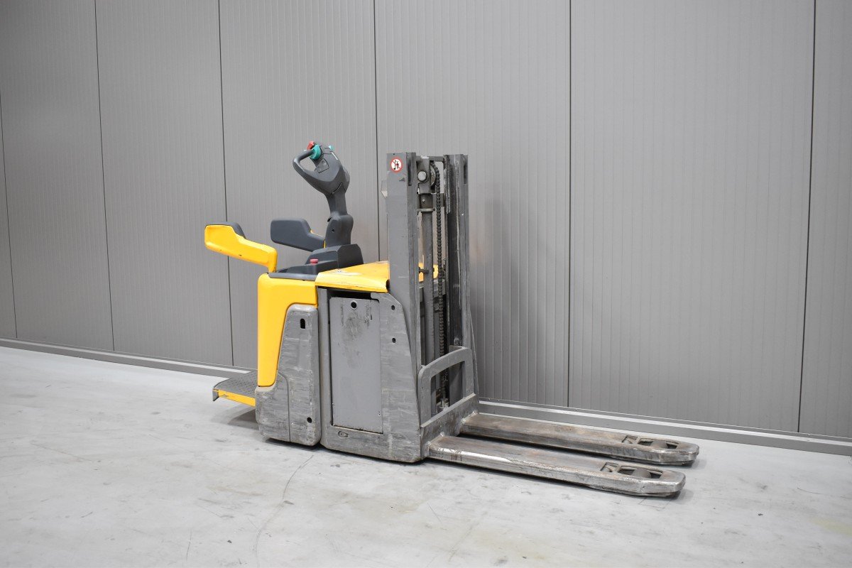 Gabelstapler Gebraucht kaufen – Jungheinrich ERD 220 mit Elektro in Österreich