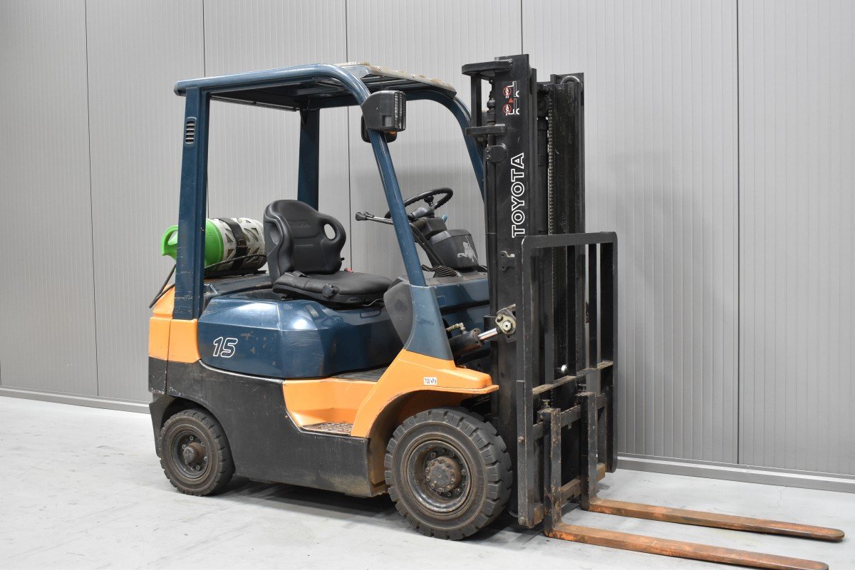 Gabelstapler Gebraucht kaufen – Toyota 42-7FG18 mit Gas in Schweiz