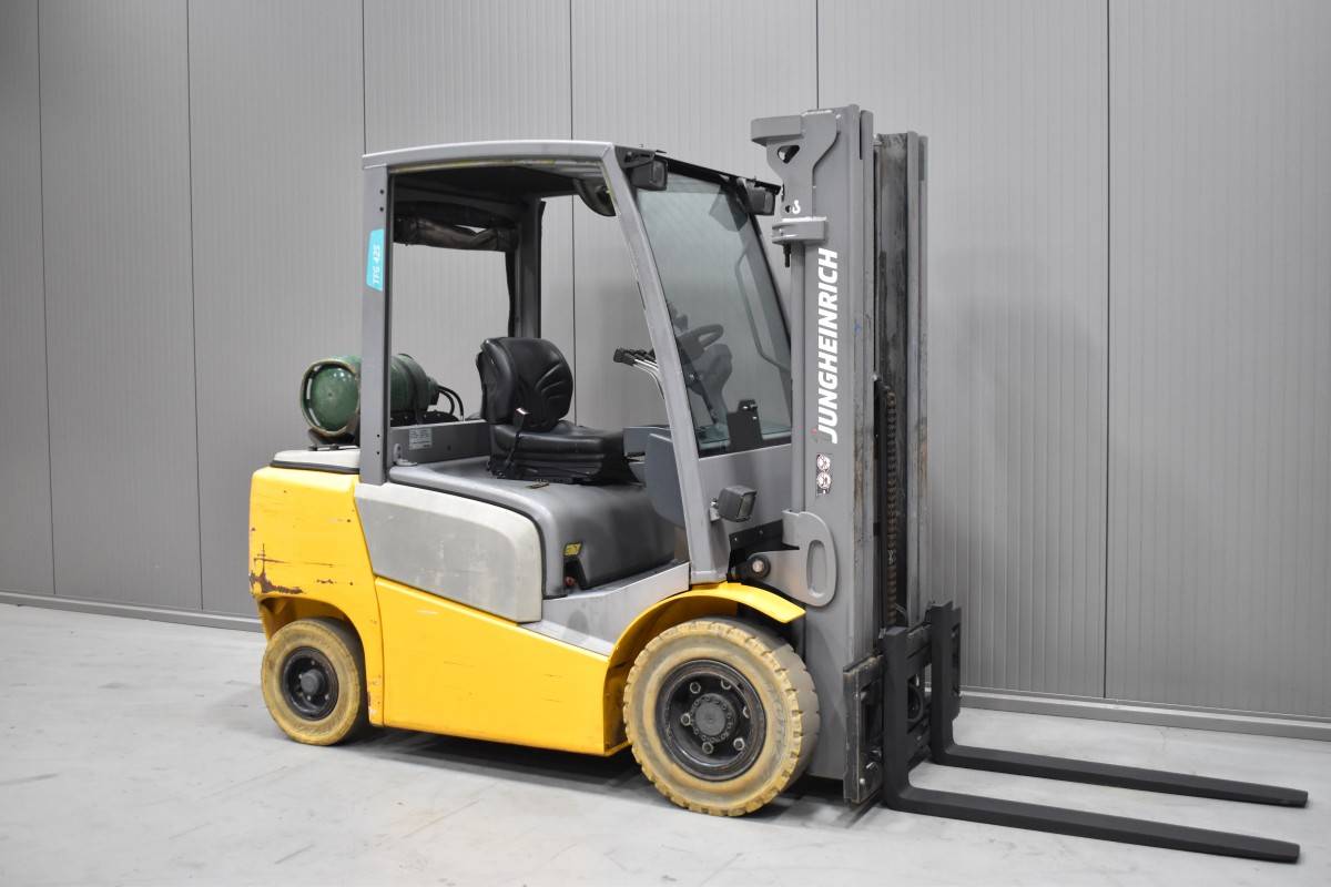 Gabelstapler Gebraucht kaufen – Jungheinrich TFG 425 mit Gas in Deutschland
