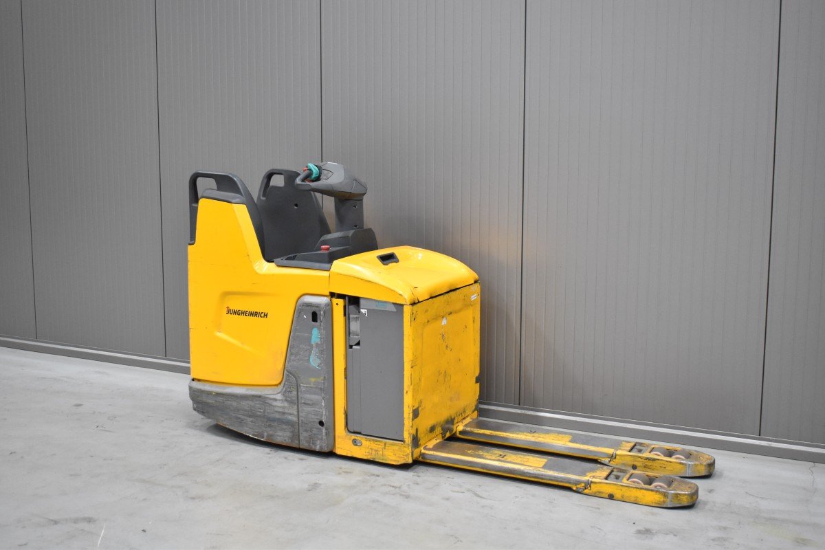 Gabelstapler Gebraucht kaufen – Jungheinrich ERE 225 mit Elektro in Österreich
