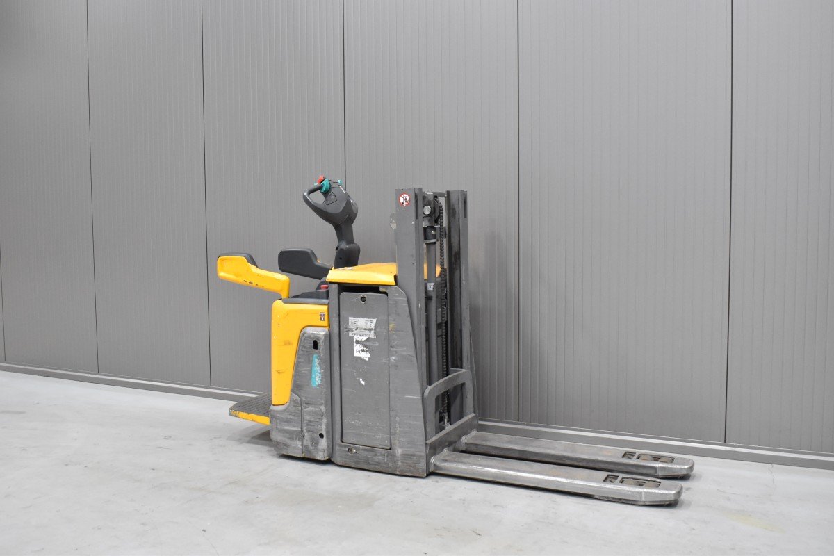 Gabelstapler Gebraucht kaufen – Jungheinrich ERD 220 DrivePlus mit Elektro in Österreich
