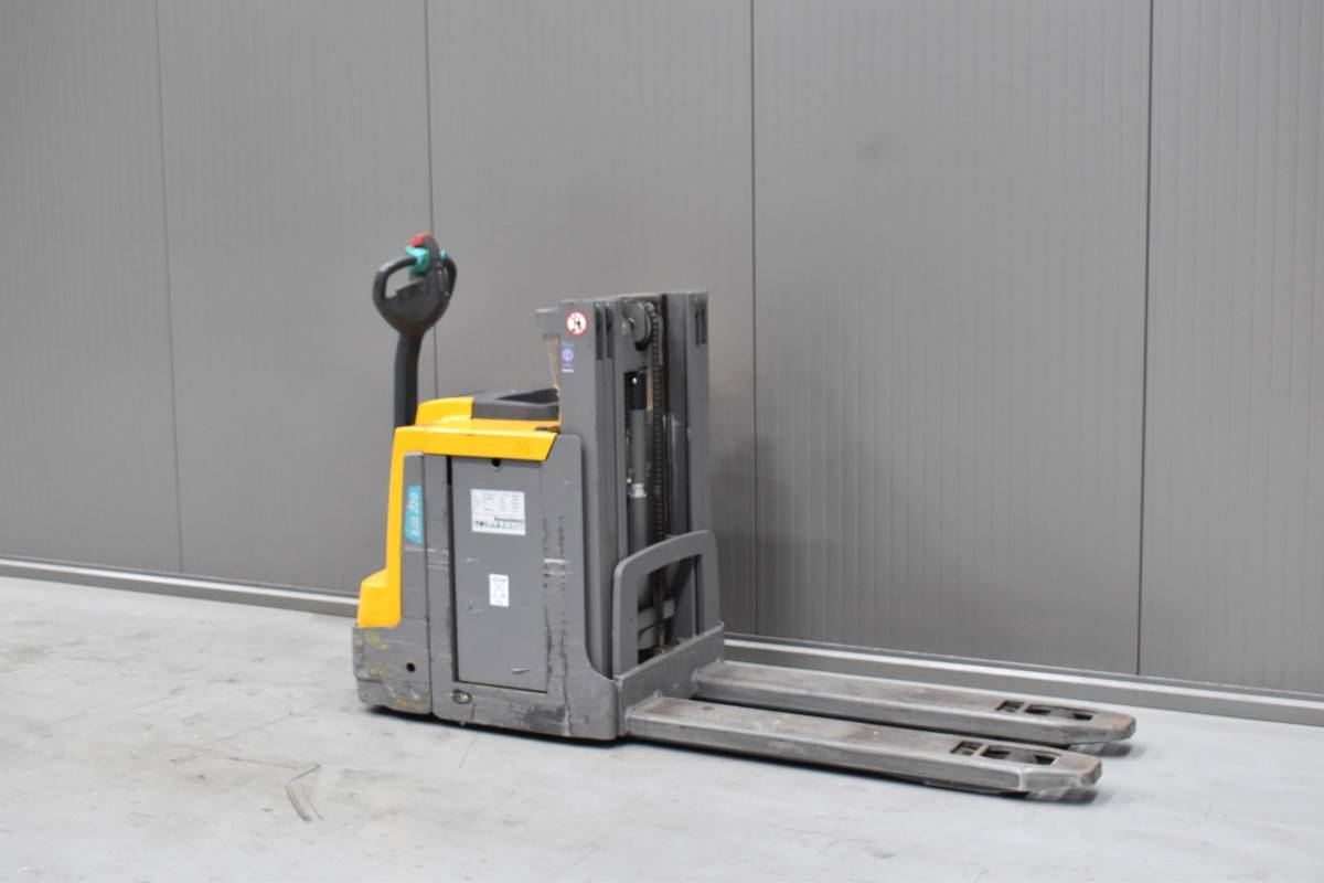Gabelstapler Gebraucht kaufen – Jungheinrich EJD 220 mit Elektro in Deutschland