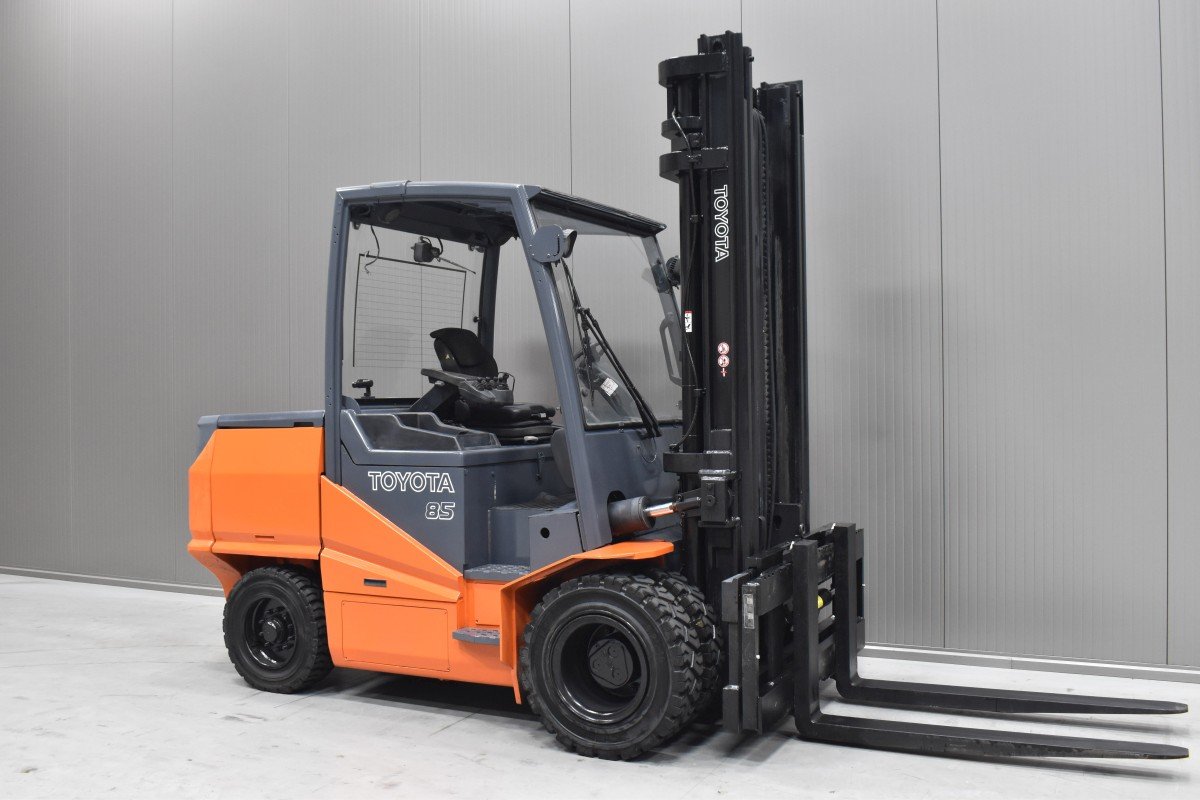 Gabelstapler Gebraucht kaufen – Toyota 8FBMHT85 mit Elektro in Österreich
