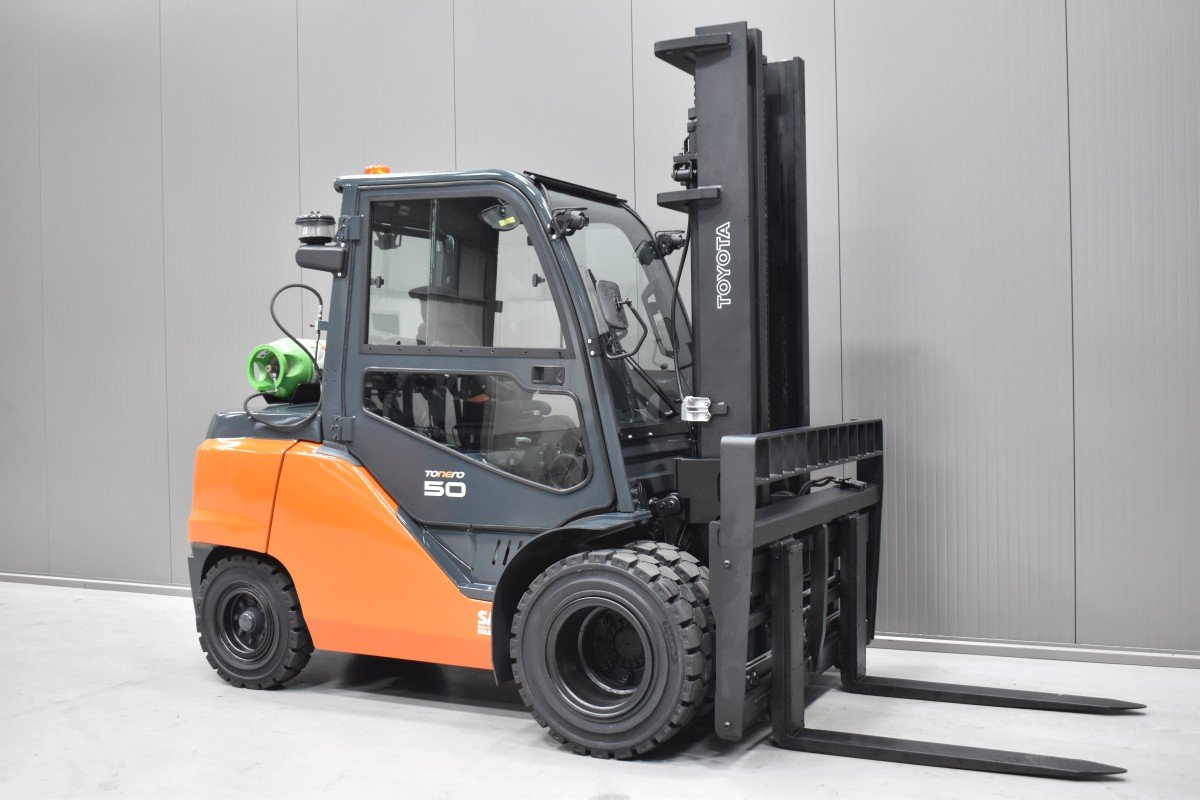 Gabelstapler Gebraucht kaufen – Toyota 8FG50N mit Gas in Österreich