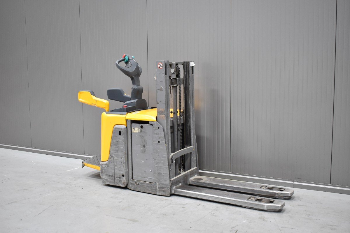 Gabelstapler Gebraucht kaufen – Jungheinrich ERD 220 mit Elektro in Österreich