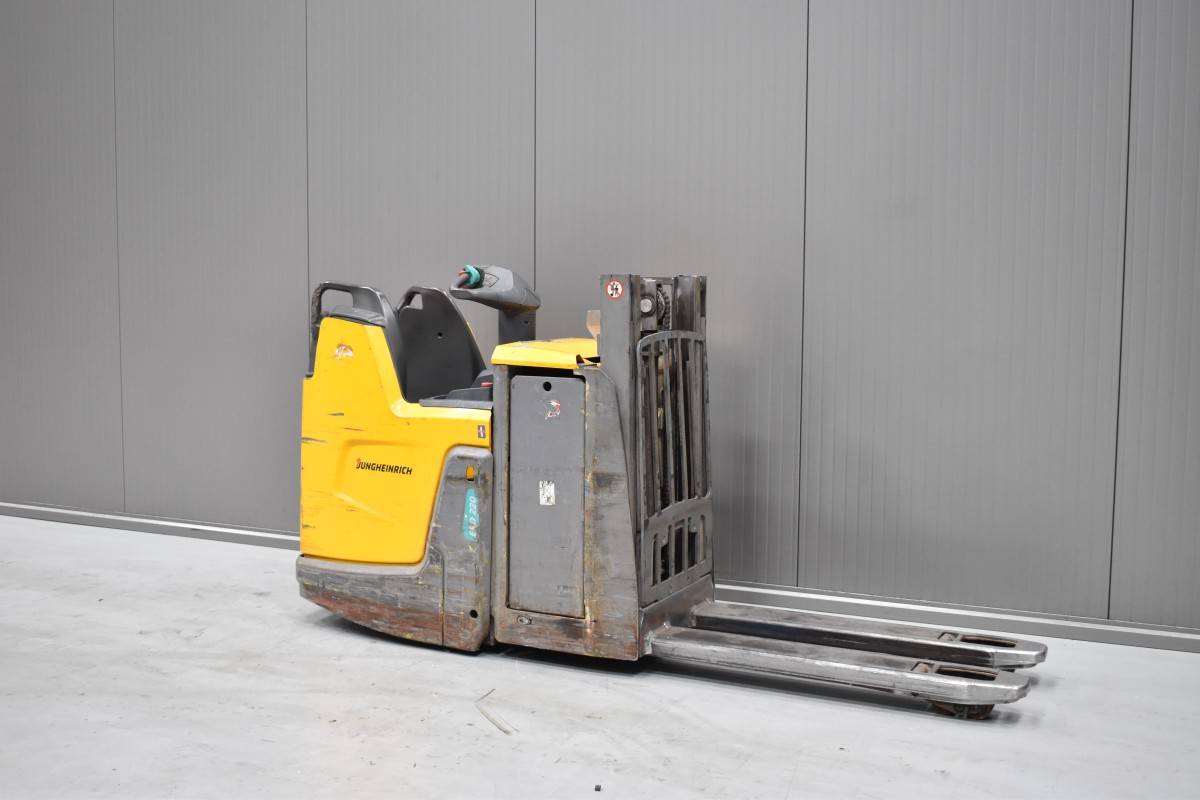 Gabelstapler Gebraucht kaufen – Jungheinrich ERD 220 mit Elektro in Österreich