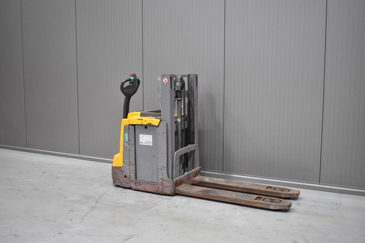 Gabelstapler Gebraucht kaufen – Jungheinrich EJD 220 mit Elektro in Deutschland