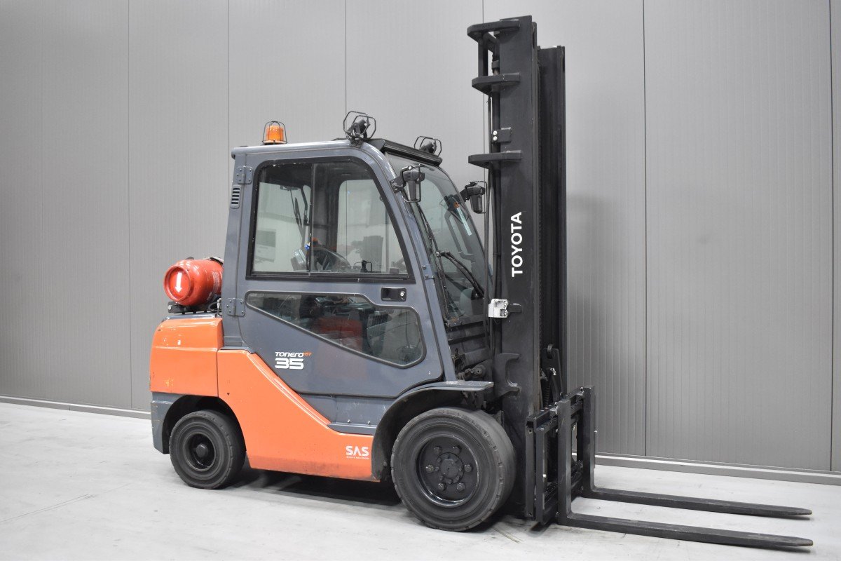 Gabelstapler Gebraucht kaufen – Toyota 06-8FGJ35F mit Gas in Österreich