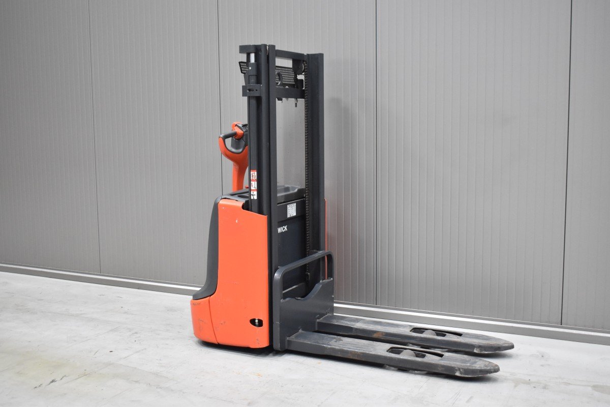 Gabelstapler Gebraucht kaufen – Linde L 12 mit Elektro in Österreich