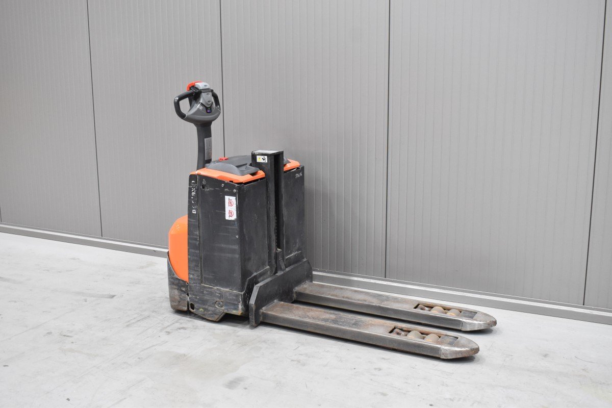 Gabelstapler Gebraucht kaufen – Toyota SWE 080L mit Elektro in Österreich