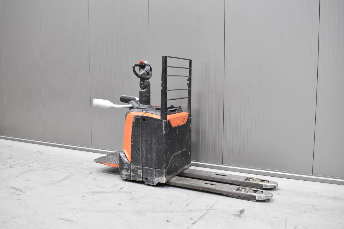 Gabelstapler Gebraucht kaufen – Toyota LPE 250 mit Elektro in Österreich
