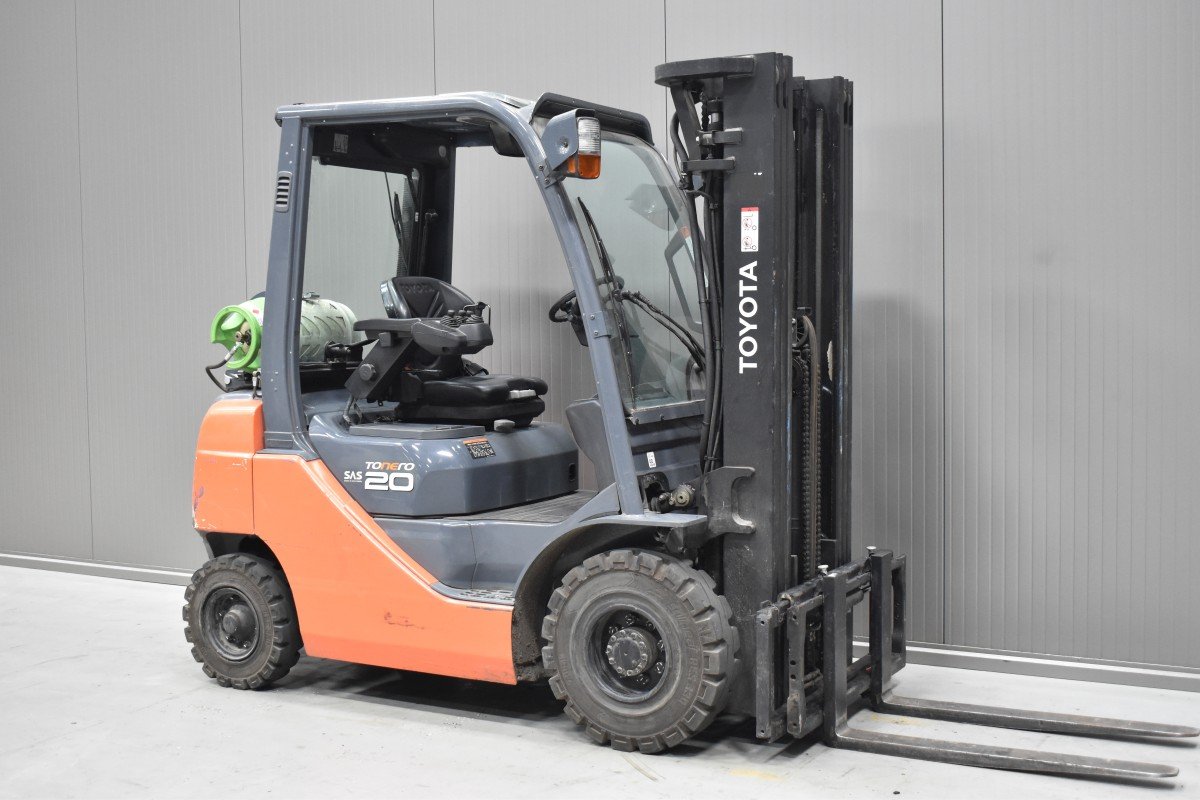 Gabelstapler Gebraucht kaufen – Toyota 02-8FGF20 mit Gas in Österreich