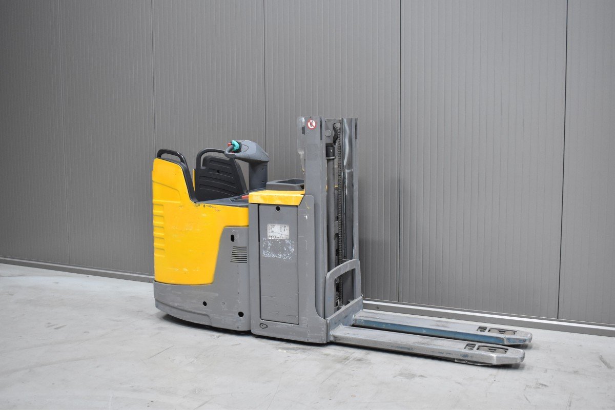 Gabelstapler Gebraucht kaufen – Jungheinrich ERD 220 mit Elektro in Österreich
