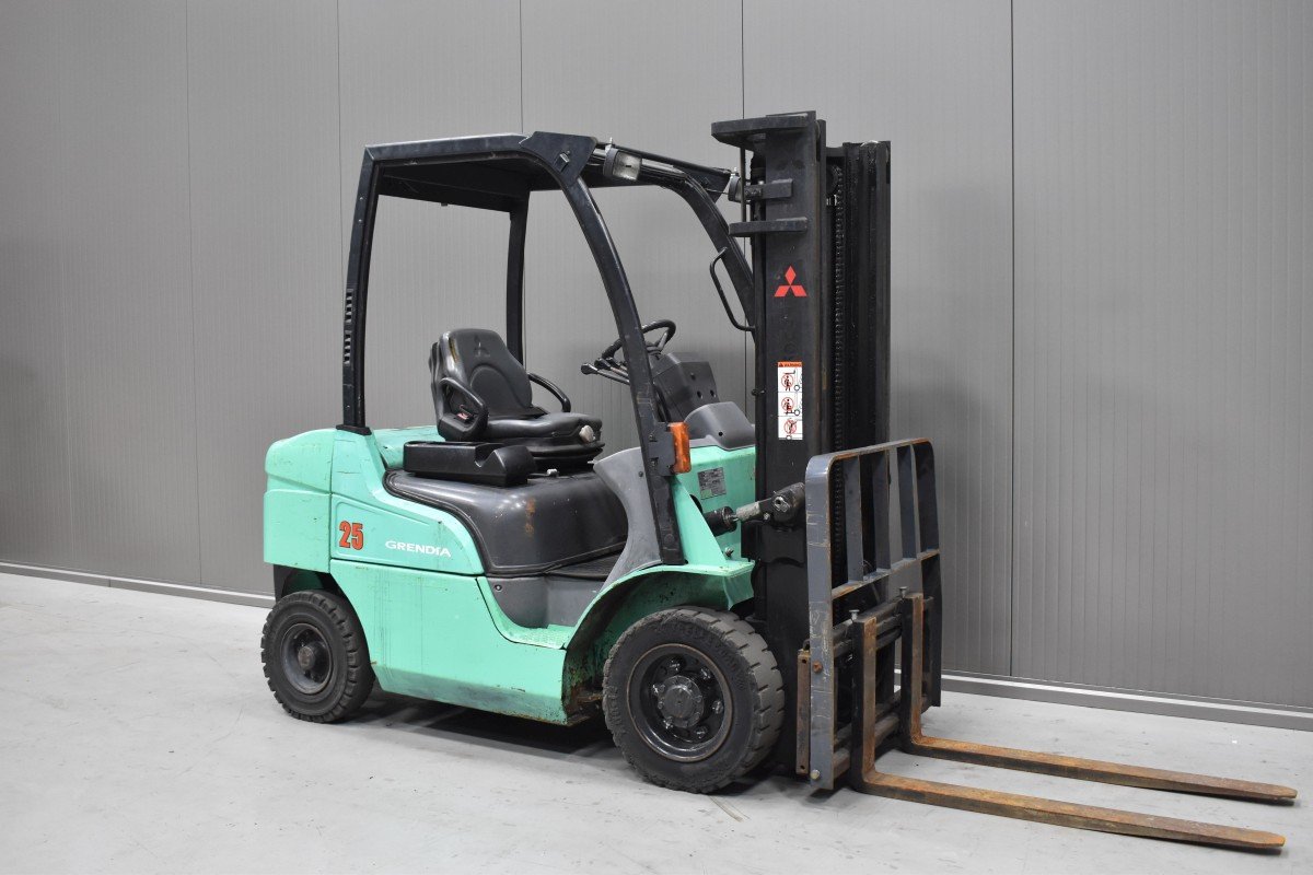 Gabelstapler Gebraucht kaufen – Mitsubishi FD 25 N mit Diesel in Österreich