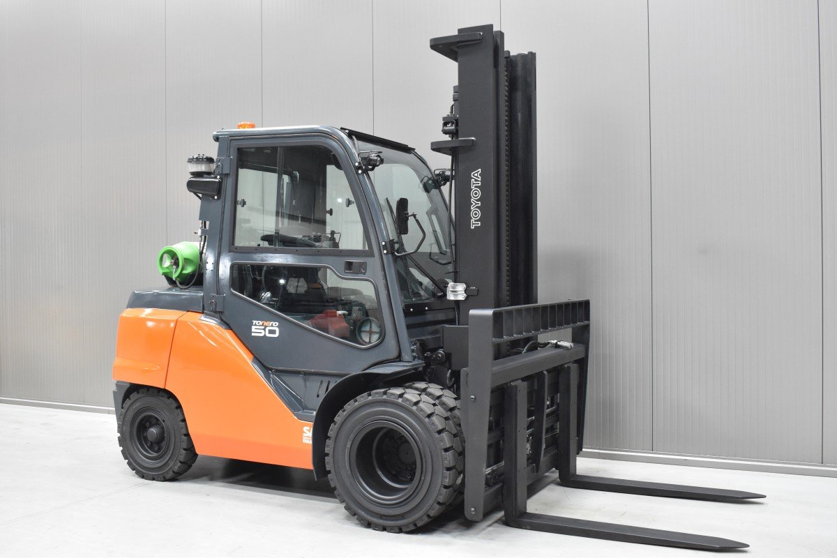 Gabelstapler Gebraucht kaufen – Toyota 8FG50N mit Gas in Österreich