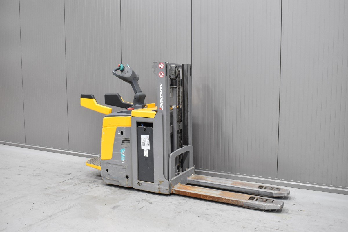 Gabelstapler Gebraucht kaufen – Jungheinrich ERD 220 mit Elektro in Österreich
