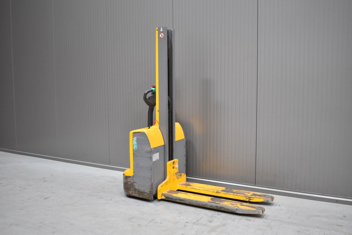 Gabelstapler Gebraucht kaufen – Jungheinrich EMC110 mit Elektro in Österreich