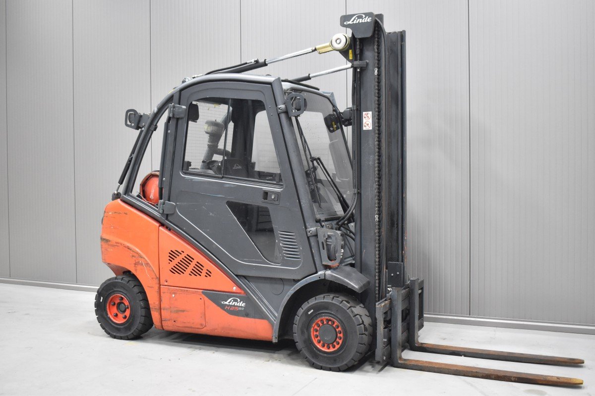 Gabelstapler Gebraucht kaufen – Linde H 25 T - 02 mit Gas in Österreich