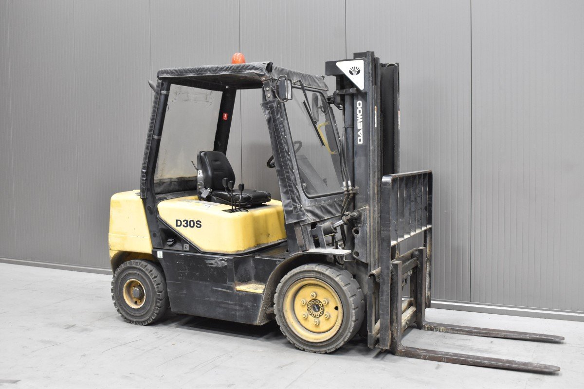 Gabelstapler Gebraucht kaufen – Daewoo D 30-3 mit Diesel in Österreich