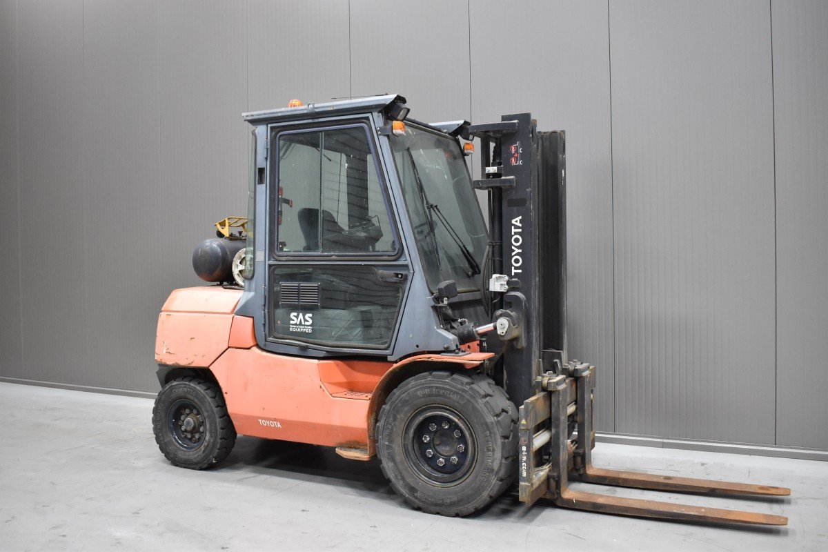 Gabelstapler Gebraucht kaufen – Toyota 02-7FG40 mit Gas in Österreich