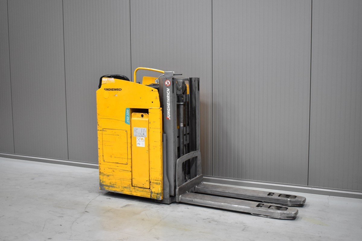 Gabelstapler Gebraucht kaufen – Jungheinrich ESD 220 mit Elektro in Österreich