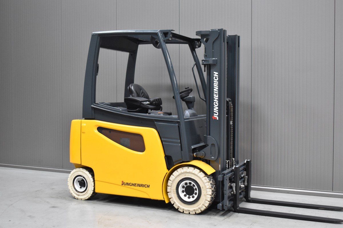 Gabelstapler Gebraucht kaufen – Caterpillar 2EP5000 mit Elektro in Österreich