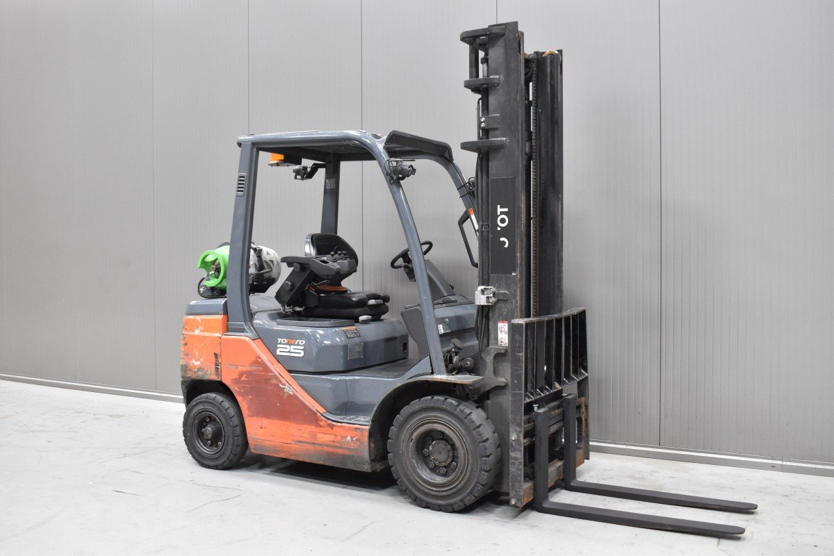 Gabelstapler Gebraucht kaufen – Toyota 02-8FGF25 mit Gas in Österreich