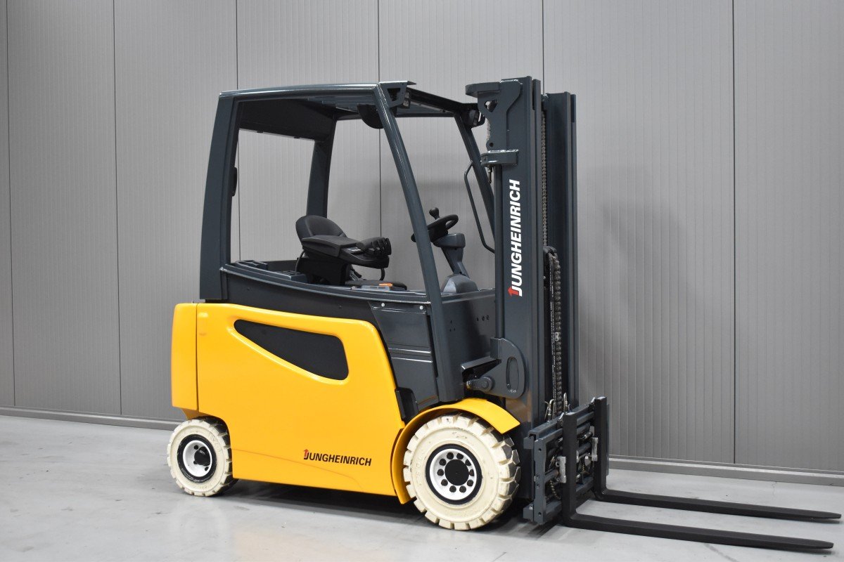 Gabelstapler Gebraucht kaufen – Caterpillar 2EP5000 mit Elektro in Österreich