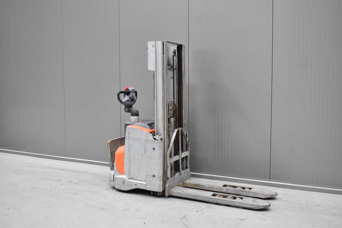 Gabelstapler Gebraucht kaufen – Toyota SWE 120L mit Elektro in Österreich