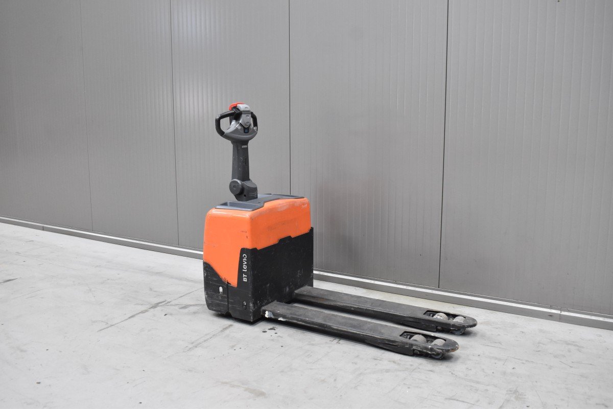 Gabelstapler Gebraucht kaufen – Toyota LWE 130 mit Elektro in Deutschland