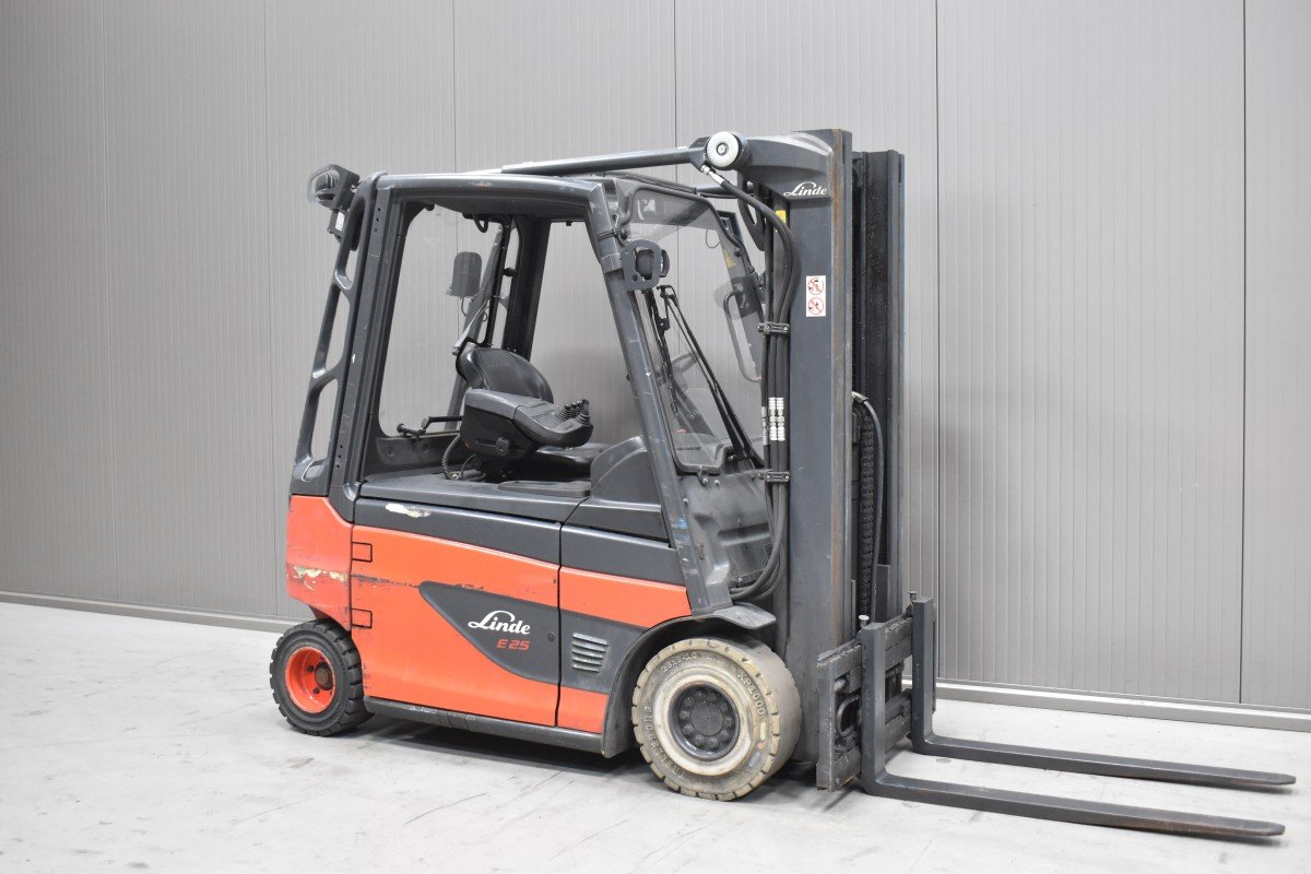 Gabelstapler Gebraucht kaufen – Linde E 25 - 01 mit Elektro in Österreich