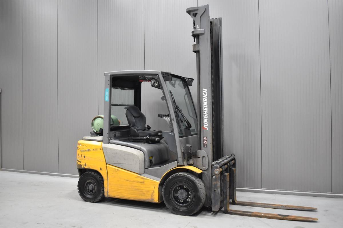 Gabelstapler Gebraucht kaufen – Jungheinrich TFG 425 mit Gas in Deutschland